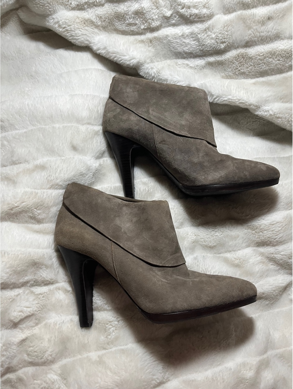 Banana Republic Womens 10B Grey Foldover Pull On High Heeled Fall Preppy Booties